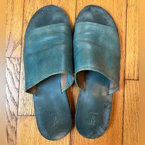 Teal Frye AVA slides